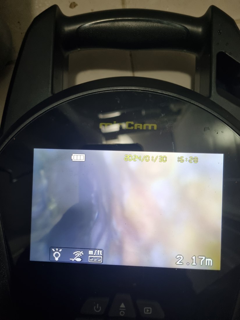 부천 하수구막힘 점검 안내: 배관 안쪽을 확인하는 내시경 화면