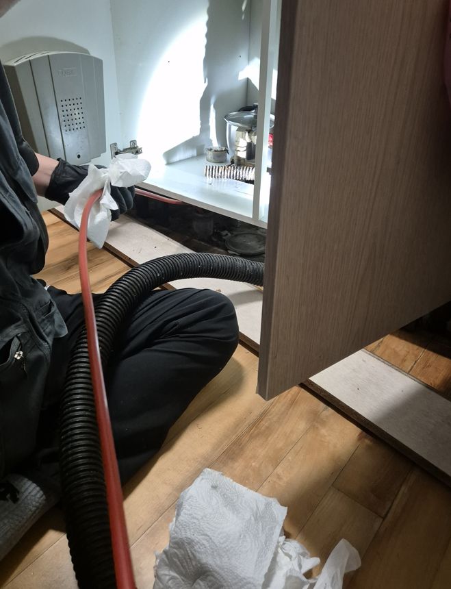 양천구 싱크대 막혔을때 하부장 안 장비 투입